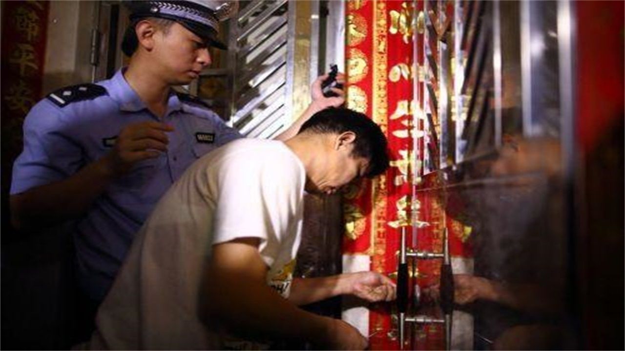 荔波县请开锁师傅开了锁后，师傅为什么一般都不进门，就算主人请也不进去？